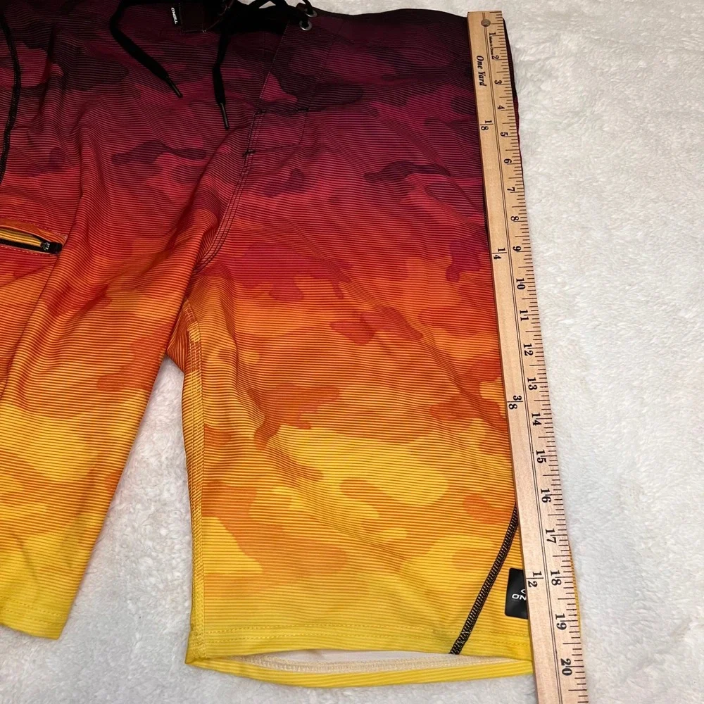 O'Neill Hyperfreak Camo Fade Boardshorts Men's Size 30‎ Sunset Orange Red NWOT